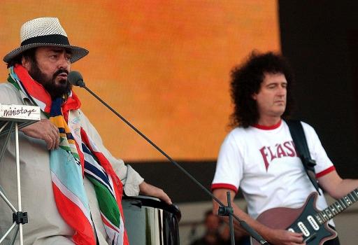 Pavarotti på scenen med Queen